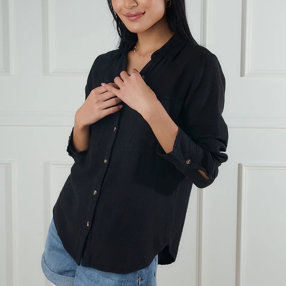 29 Linen Button Down Chic Top - Picture 2 of 6